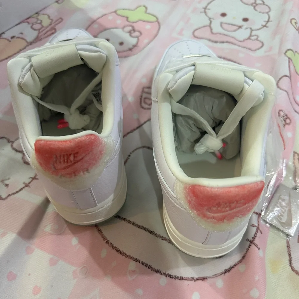 Nike Men’s White Sneakers with Pink Heel Accent
